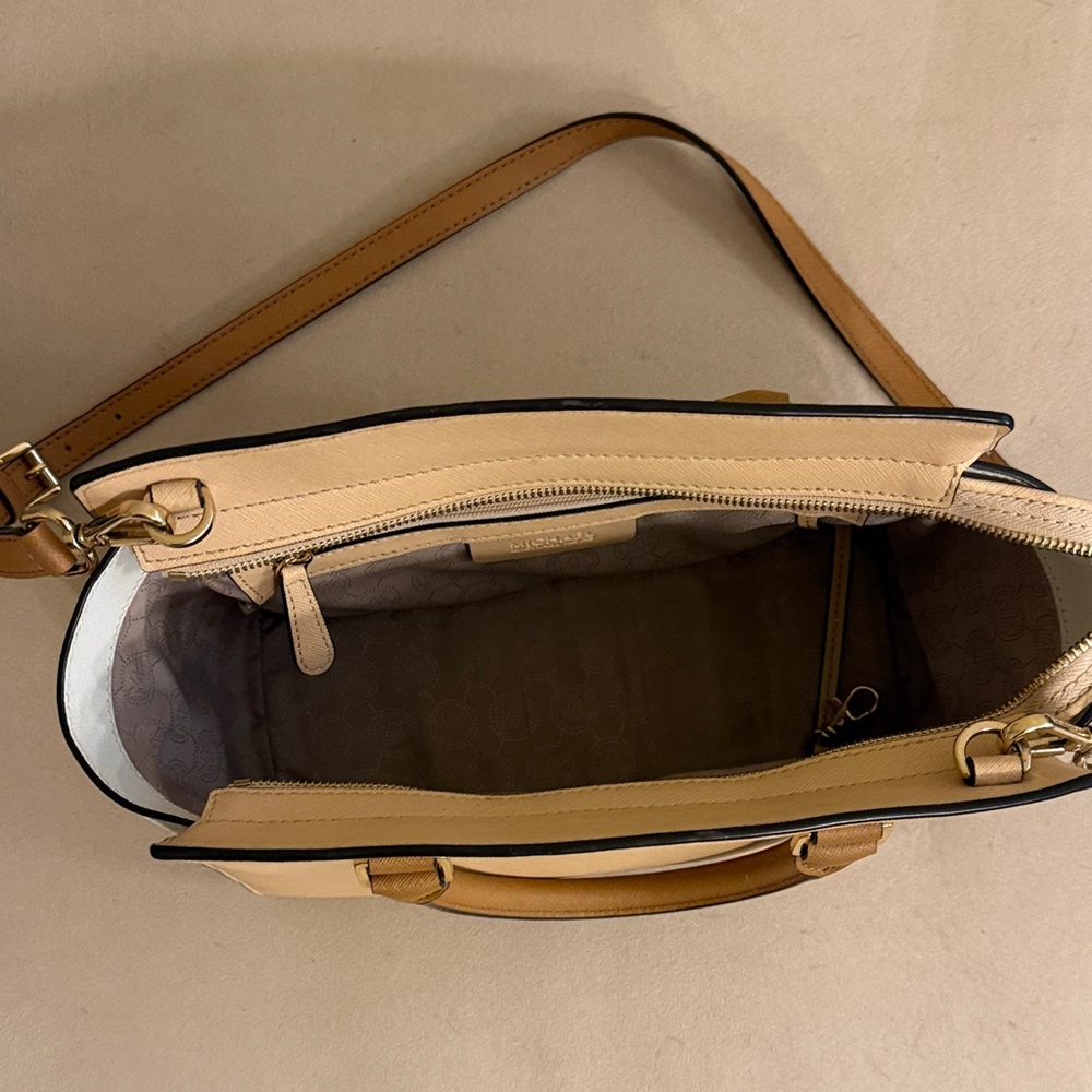 Michael Kors Beige and White Satchel - Picture 2 of 8